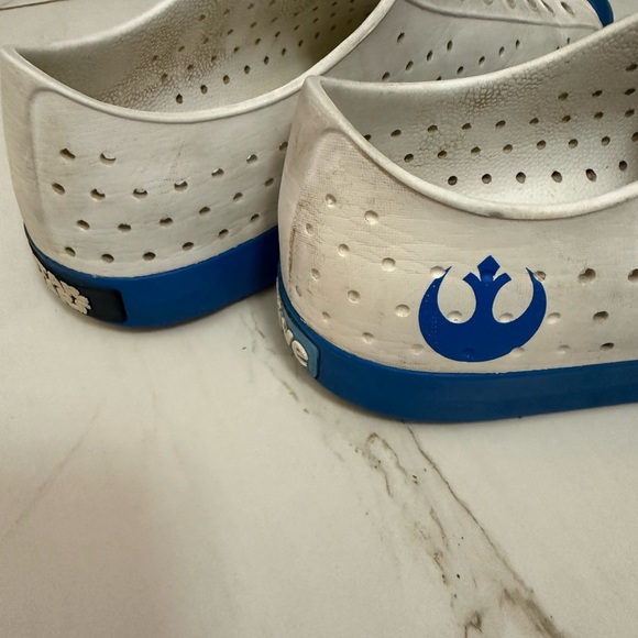 Men’s R2-D2 Themed Shoes - Picture 2 of 2